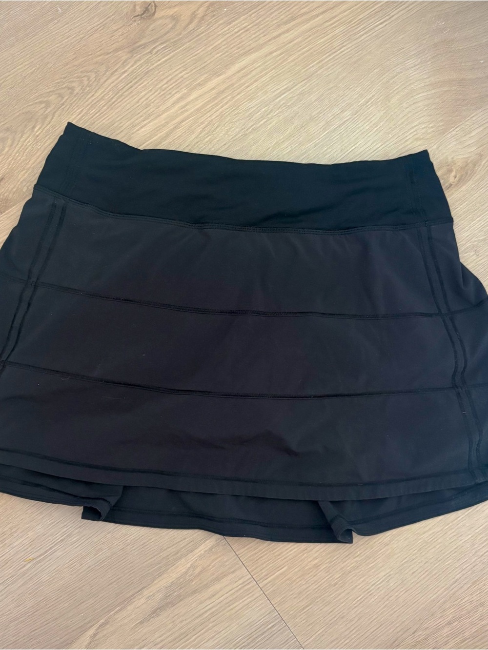 black lululemon skirt